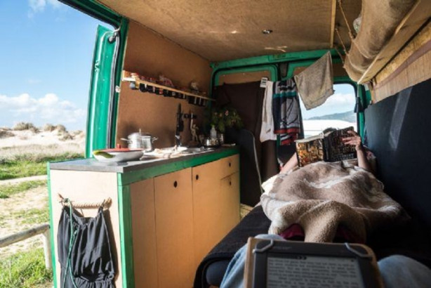 Foto - Minibüsü karavana çevirdiler!