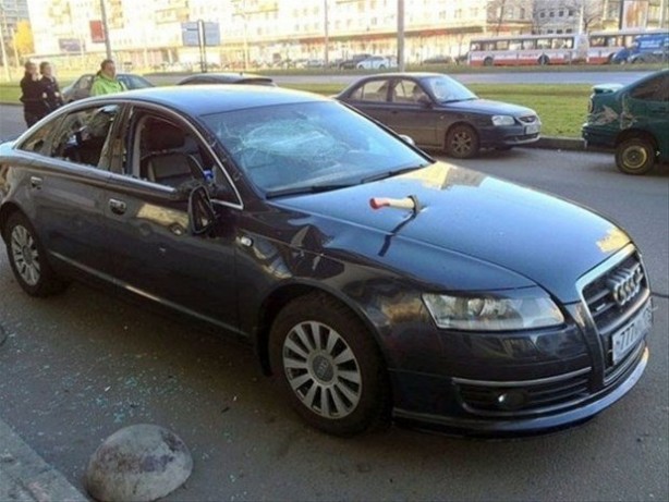 Foto - Otomobillerini park ettiklerine pişman oldular