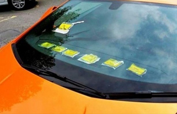 Foto - Otomobillerini park ettiklerine pişman oldular