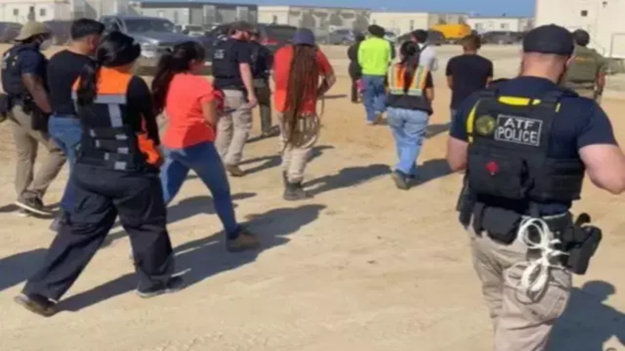 Foto - Otomotiv devi Hyundai’nin fabrikasına şok baskın! Onlarca gözaltının sebebi şaşkına çevirdi