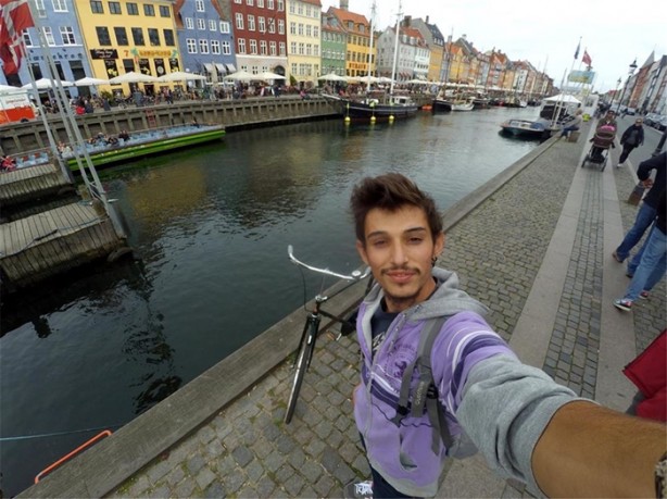 Foto - Otostopla dünyayı gezdi!