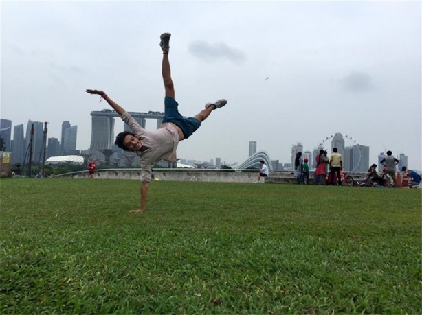 Foto - Otostopla dünyayı gezdi!