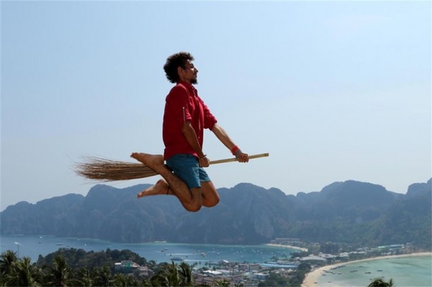 Foto - Otostopla dünyayı gezdi!