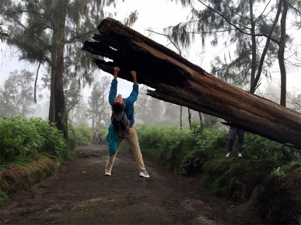 Foto - Otostopla dünyayı gezdi!