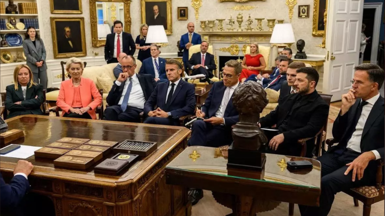 Foto - Oval Ofis'ten dünyayı sallayan fotoğraflar! Trump, Avrupalı liderleri böyle aşağıladı