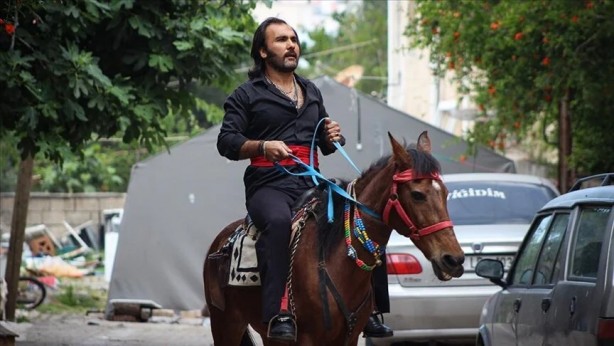 Foto - Oy kullanmaya atla gitti! Şaşırtan hareket... Dikkat çeken haliyle o ilginç görüntü çok konuşuldu