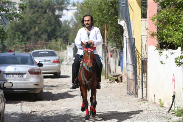 Foto - Oy kullanmaya atla gitti! Şaşırtan hareket... Dikkat çeken haliyle o ilginç görüntü çok konuşuldu
