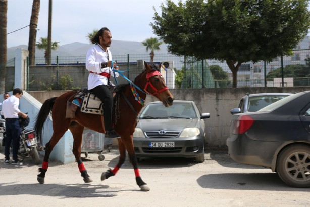 Foto - Oy kullanmaya atla gitti! Şaşırtan hareket... Dikkat çeken haliyle o ilginç görüntü çok konuşuldu
