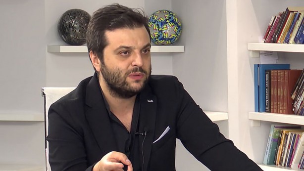 Foto - Oy kullanmaya giden ünlü gazeteci Candaş Tolga Işık, gördüğü karşısında şok oldu! "Bu ne lan" diyerek isyan etti