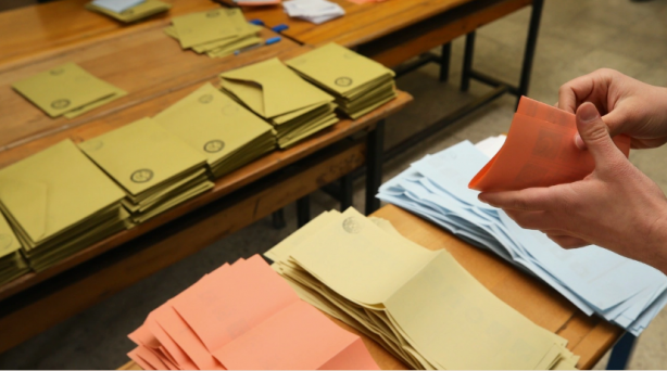 Foto - Oy sayımı sürerken Rasim Ozan Kütahyalı'dan Hamza Dağ bombası: İzmir bu gece uyumayacak