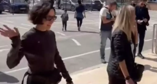 Foto - Oy verme işlemi sırasında Zeynep Bastık'tan tepki çeken hareket