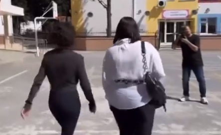 Foto - Oy verme işlemi sırasında Zeynep Bastık'tan tepki çeken hareket