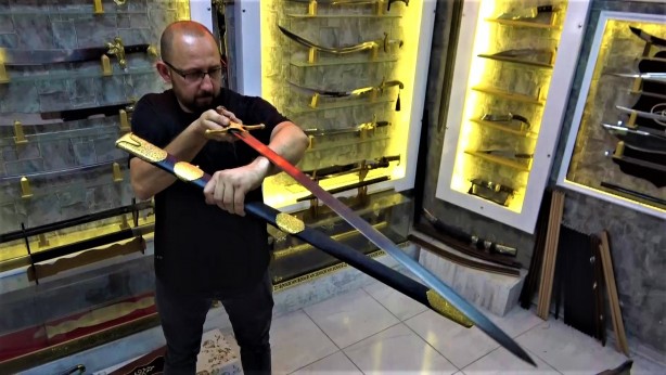 Öyle bir kılıç yaptı ki... Gören ağlıyor