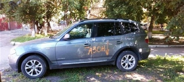 Foto - Öyle yanlış yerlere park ettiler ki!