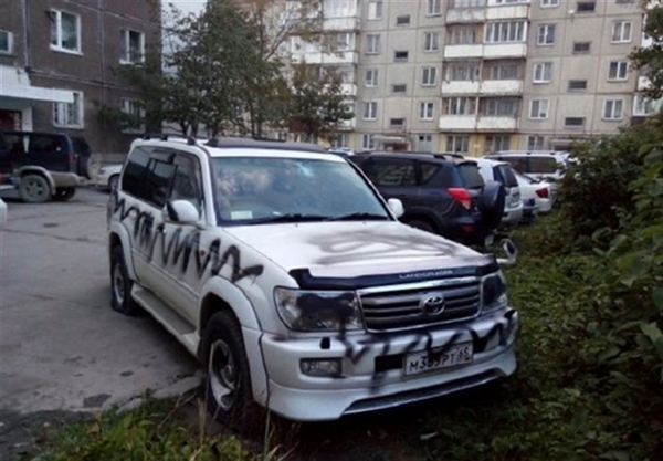 Foto - Öyle yanlış yerlere park ettiler ki!