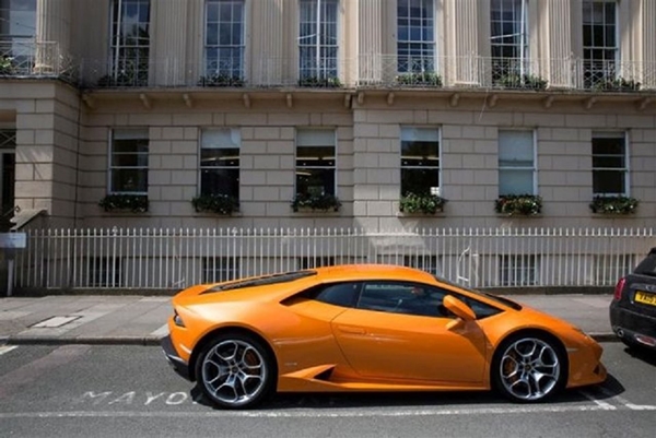 Foto - Öyle yanlış yerlere park ettiler ki!