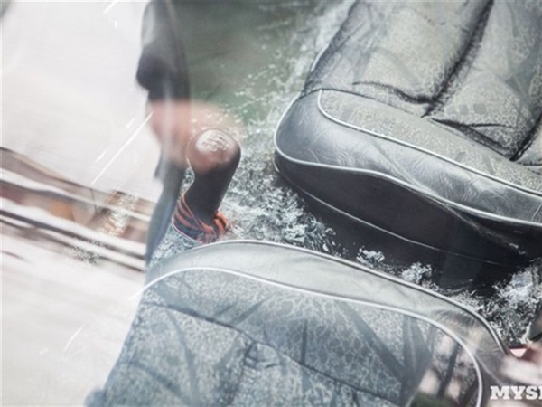 Foto - Öyle yanlış yerlere park ettiler ki!