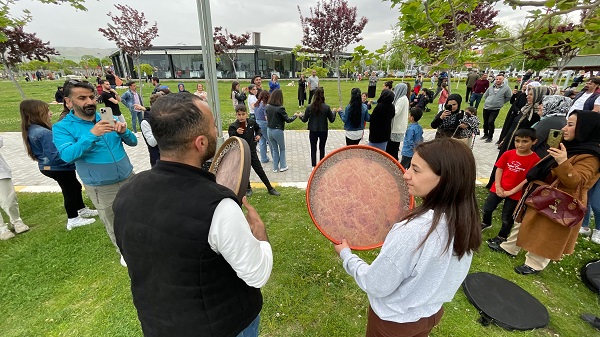 Foto - Oy veren soluğu orada aldı