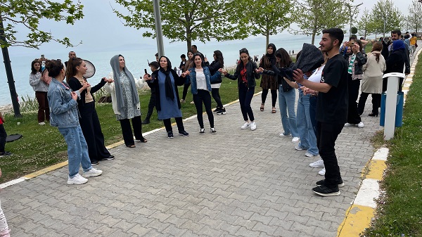 Foto - Oy veren soluğu orada aldı