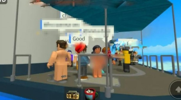 Foto - Oyun adı altında eşcinselliği aşılıyorlar! Pedofililer resmen cirit atıyormuş! Türkiye'de yasaklanan Roblox'un iğrenç yüzü
