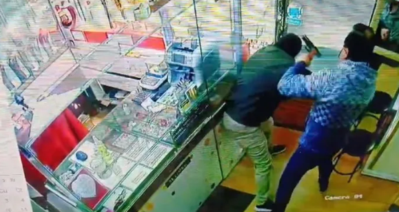 Foto - Oyuncak tabancasıyla kuyumcu soymaya kalktı! Aldığı tek şey dayak oldu