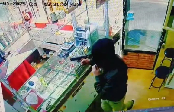 Foto - Oyuncak tabancasıyla kuyumcu soymaya kalktı! Aldığı tek şey dayak oldu