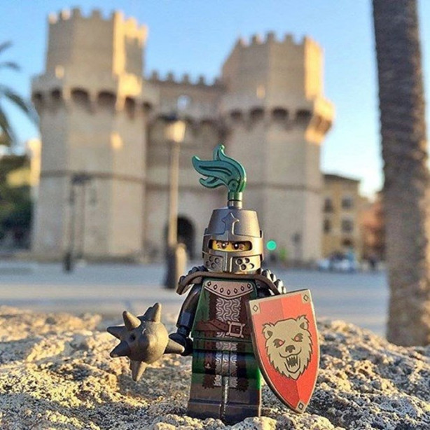 Foto - Oyuncaklarıyla dünyayı geziyor