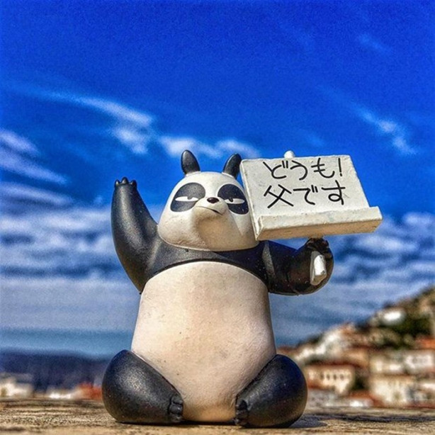 Foto - Oyuncaklarıyla dünyayı geziyor