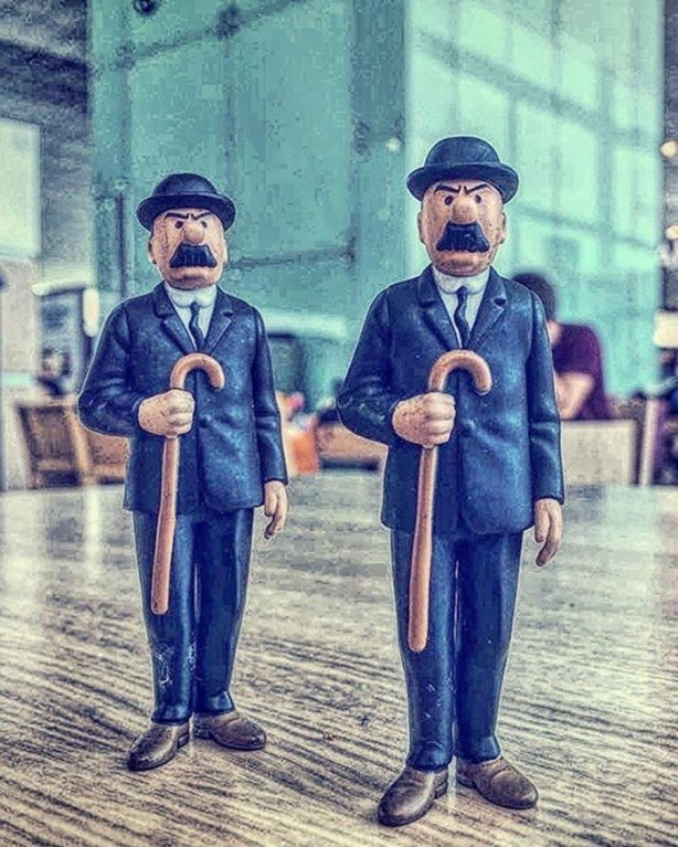 Foto - Oyuncaklarıyla dünyayı geziyor