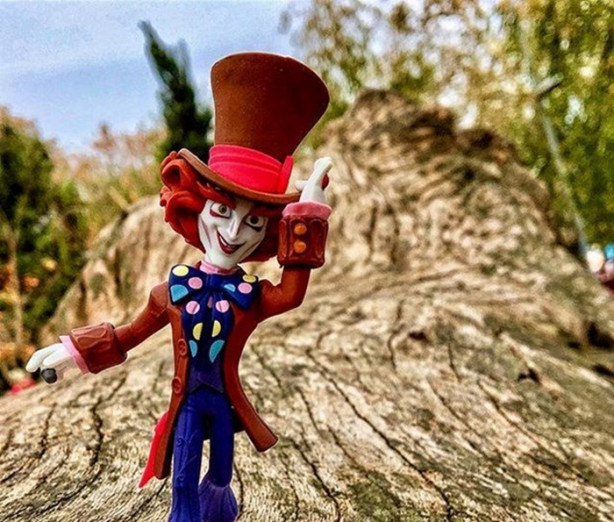 Foto - Oyuncaklarıyla dünyayı geziyor