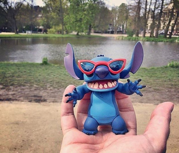 Foto - Oyuncaklarıyla dünyayı geziyor