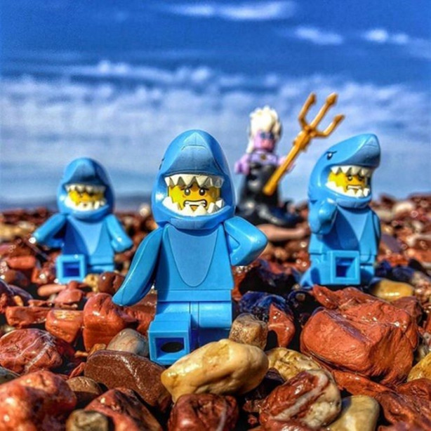 Foto - Oyuncaklarıyla dünyayı geziyor