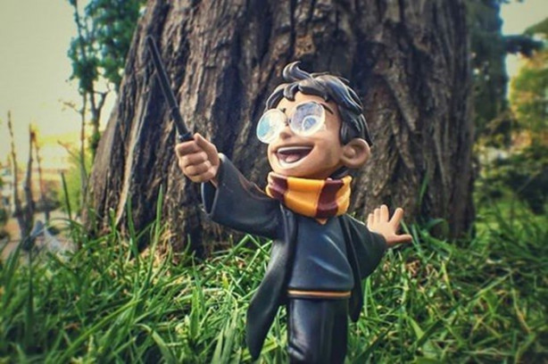 Foto - Oyuncaklarıyla dünyayı geziyor