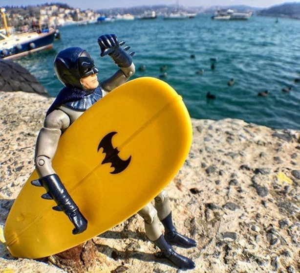 Foto - Oyuncaklarıyla dünyayı geziyor