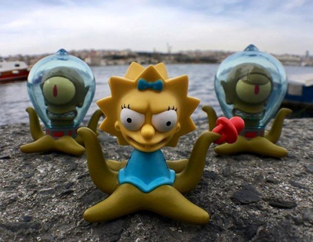 Foto - Oyuncaklarıyla dünyayı geziyor