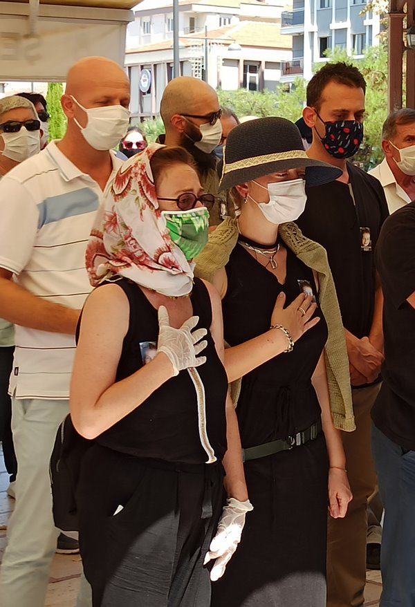 Foto - Oyuncu Demet Evgar'ın acı gününde, cenazede tuhaf görüntü!