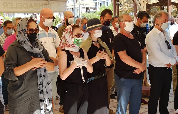 Foto - Oyuncu Demet Evgar'ın acı gününde, cenazede tuhaf görüntü!