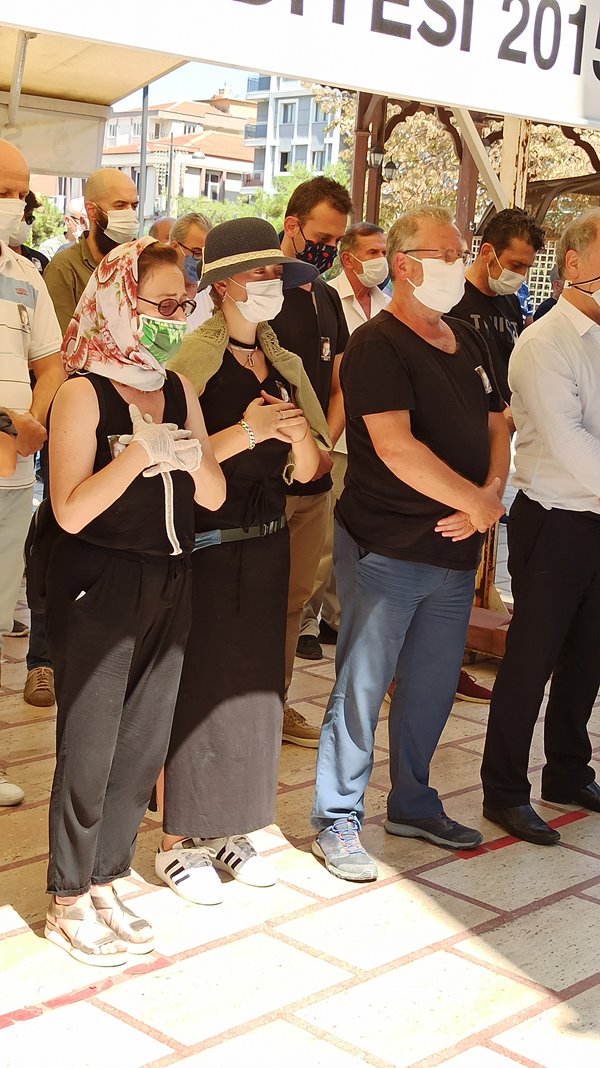 Foto - Oyuncu Demet Evgar'ın acı gününde, cenazede tuhaf görüntü!