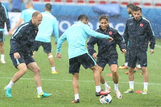 Ozan Tufan'dan dikkat çeken hareket