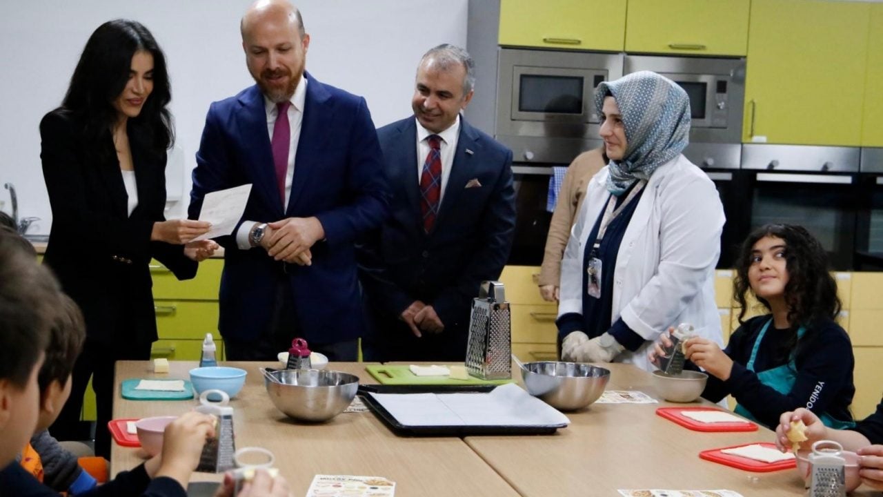 Foto - Özbekistan Cumhurbaşkanlığı İdaresi Başkanı Mirziyoyeva'dan Yetev okullarına ziyaret