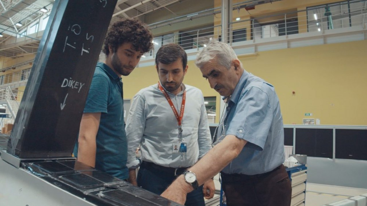 Özdemir Bayraktar'ın o isyanı gündem oldu: İsrail’in İHA’sıyla 1 ayda anlaşmayı yaptılar, biz bedava veriyoruz ona bile aman durun diyorlar