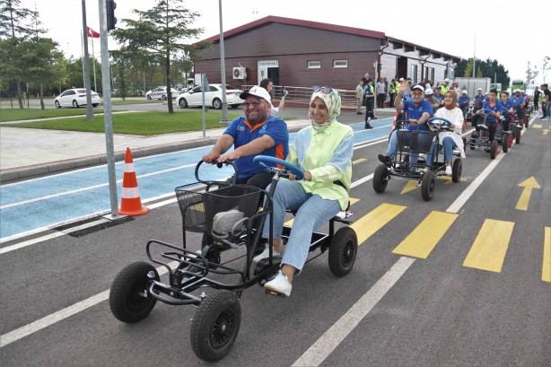 Foto - Özel bireyler trafik kurallarını eğlenerek öğreniyor
