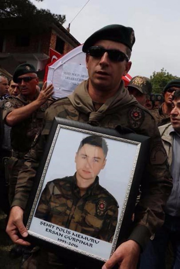 Foto - Özel harekat polisinin kolundaki ayet