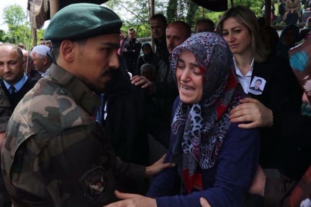 Foto - Özel harekat polisinin kolundaki ayet