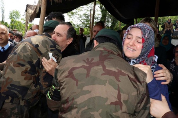 Foto - Özel harekat polisinin kolundaki ayet