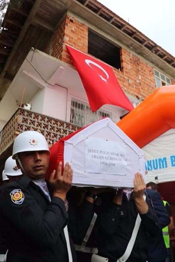Foto - Özel harekat polisinin kolundaki ayet