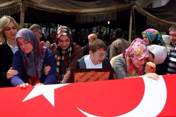 Foto - Özel harekat polisinin kolundaki ayet