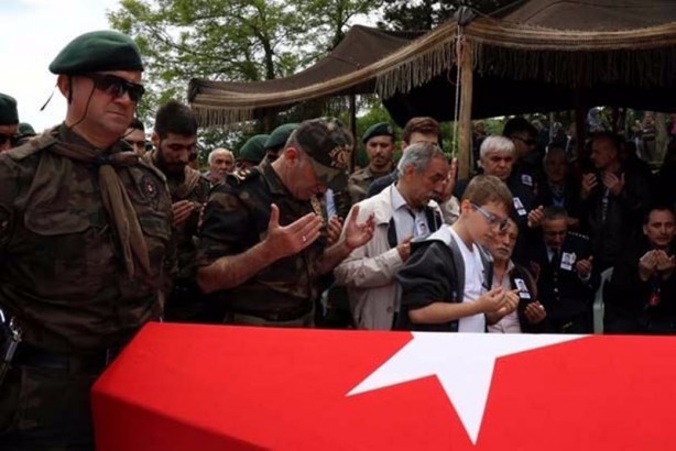 Foto - Özel harekat polisinin kolundaki ayet