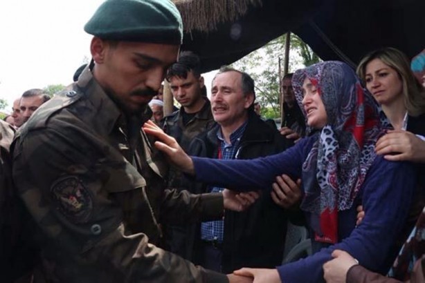 Foto - Özel harekat polisinin kolundaki ayet