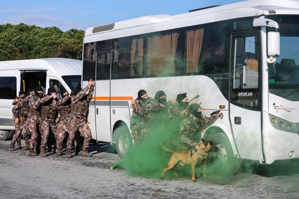 Foto - Özel Harekat'ın tatbikatından nefes kesen kareler!